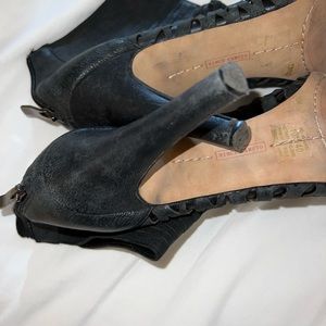 Vince Camaro open toe sandals